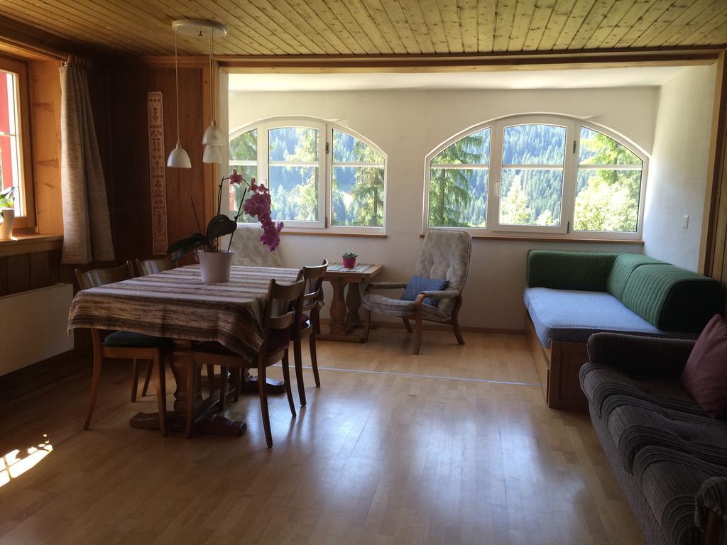 Bnb Guesthouse Lusi Frauenkirch Exterior foto